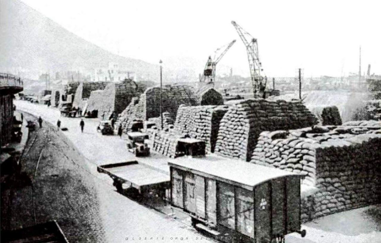 Oran- 002- travail sur les quais.jpg